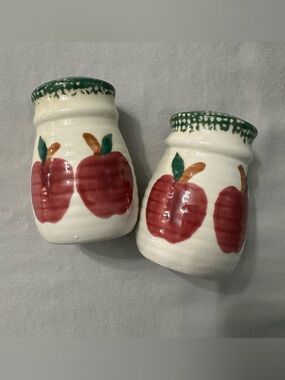 VTG Country Apple Ceramic Salt & Pepper Shakers